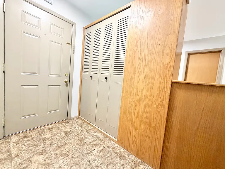 Middleton Commons — Photo 12