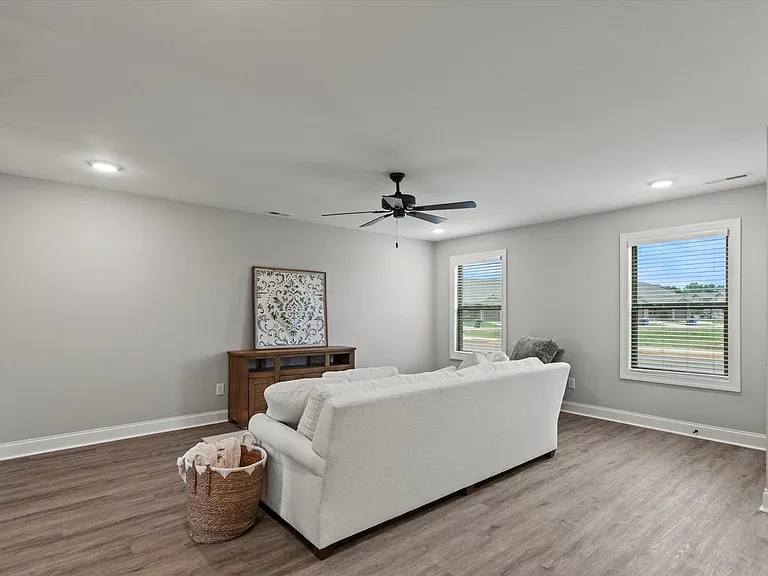 16097 Cohen Dr — Photo 10