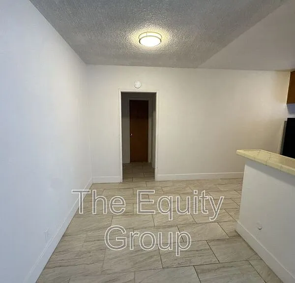 550 S Richmond Ave #3 — Photo 3