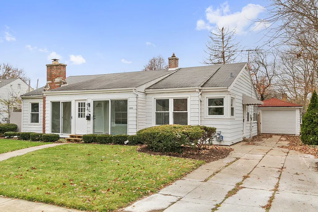 1244 Douglas Ave photo 1
