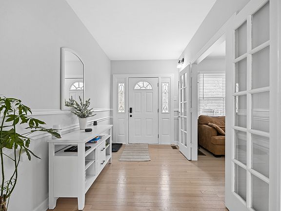 3rd image of 1032 Sheridan Ave