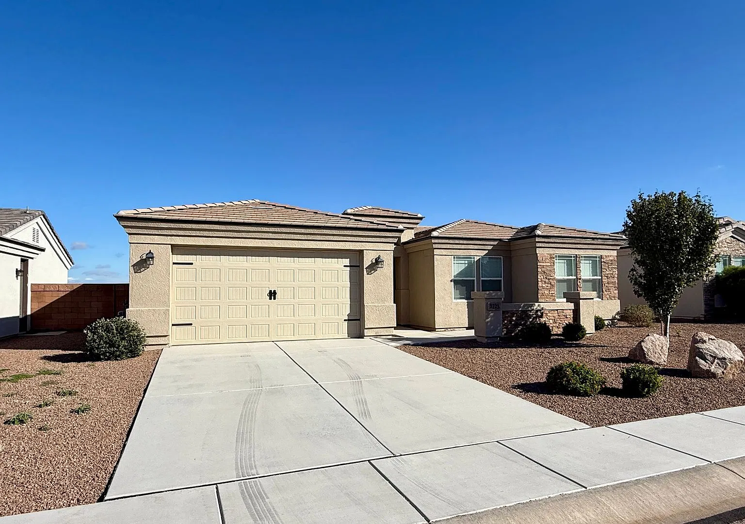 Beautiful 3-Bedroom Home in Gated Castle Rock Village with Community Pool & Fitness Center! — Photo 1