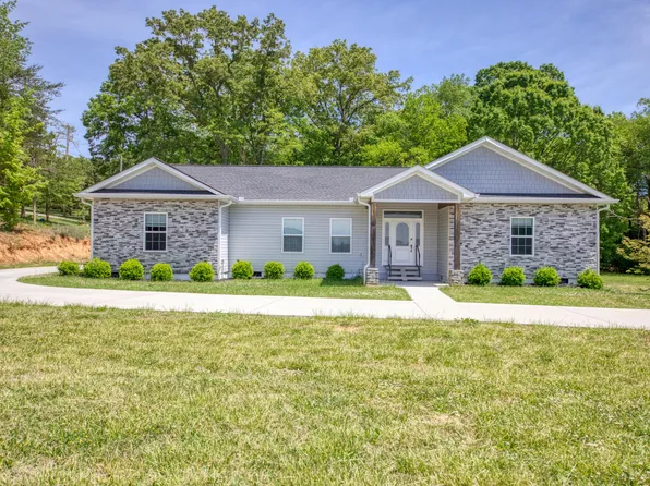 1014 Valley Home Rd, Dandridge, TN 37725