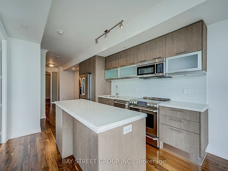 388 Yonge St #6701 — Photo 7