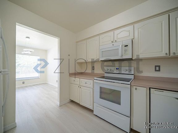 4th image of 840 SE 8th St #840