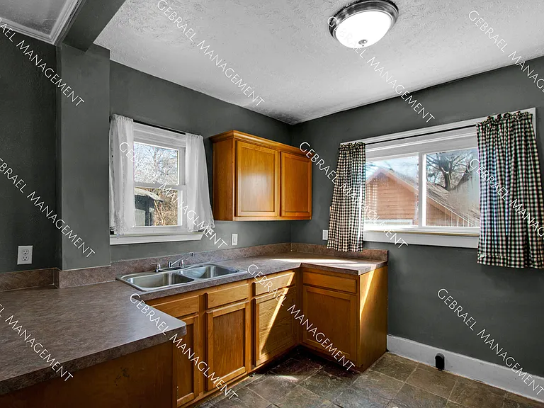 2309 Brown St — Photo 7