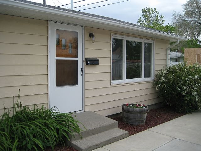 1st image of 1048 1/2 Alderson Ave APT 2