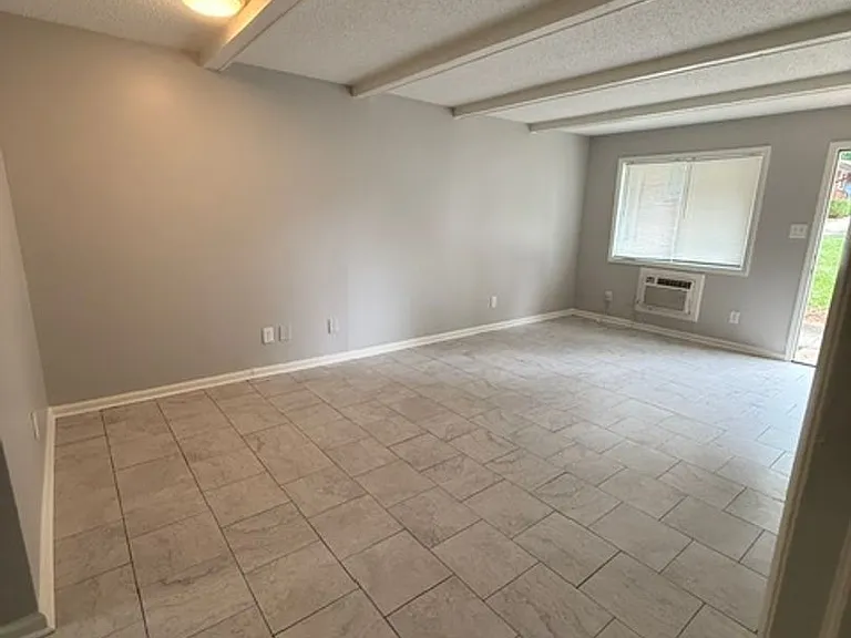 310 Greenbriar Rd — Photo 10