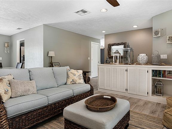 5th image of 9951 Cypress Lake Dr