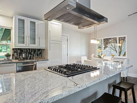 3rd image of 18597 Lake Forest Dr