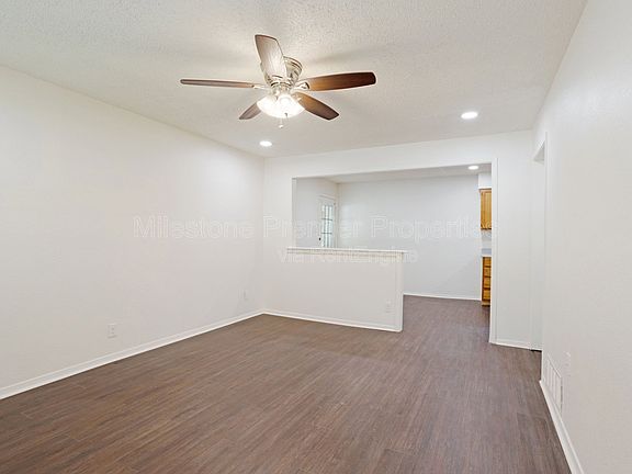 4th image of 1829 Ridgewood Rd