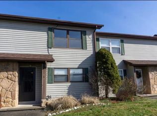 202 Fairway Dr, Hurricane, WV 25526