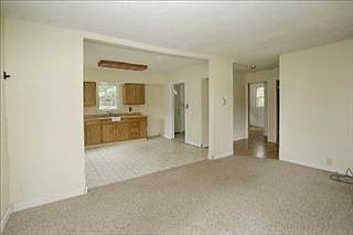4th image of 651 Stephanie St