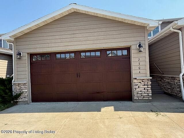 1st image of 2304 Prairie Oak Dr