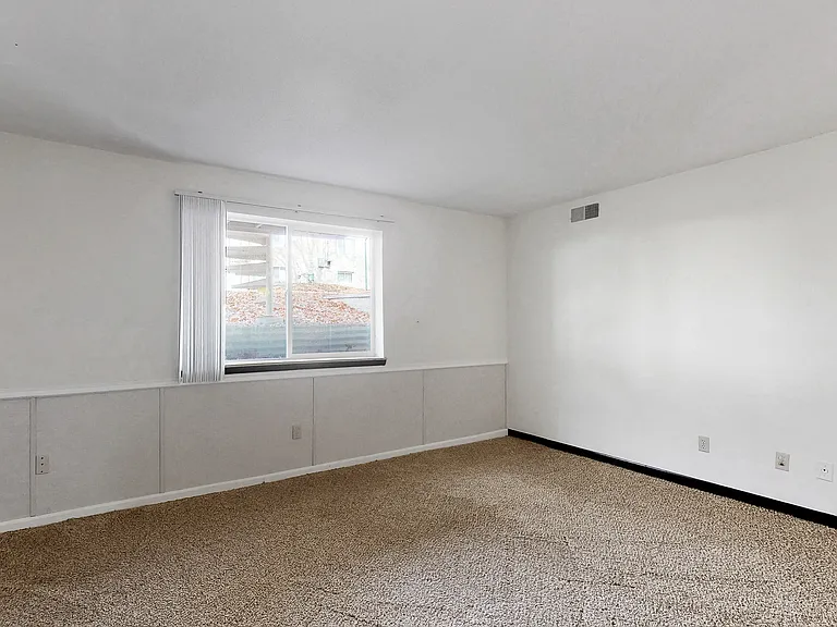 Sherwood Glen — Photo 41