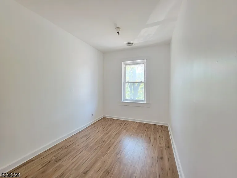 551 Franklin Ave #2R — Photo 9