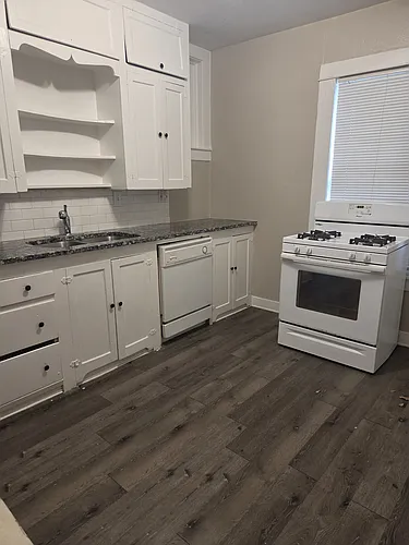 301-311 W Leuda St Photo 1