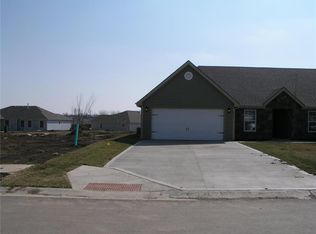 2334 Sycamore St, Tonganoxie, KS 66086