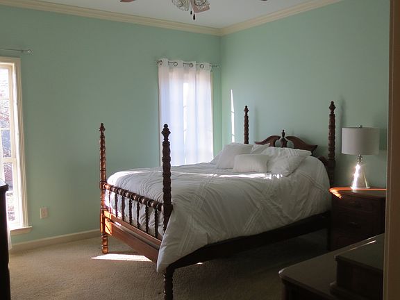 Middle bedroom 14 X 14