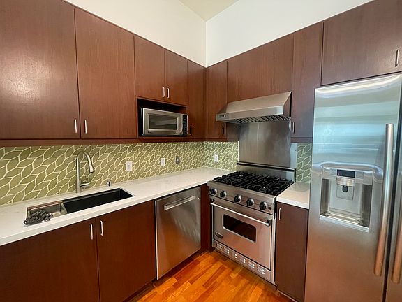 3rd image of 207 King St APT 405