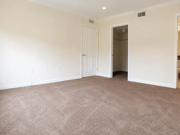 151 NE 16th Ave #374 — Photo 9