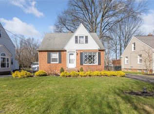 1672 Edgefield Rd, Lyndhurst, OH 44124