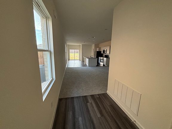 3rd image of 5952 Sahara Dr