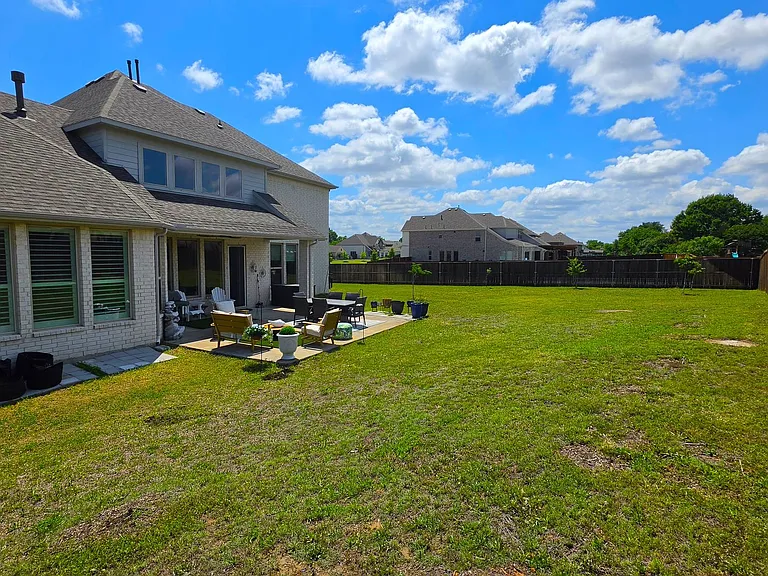 217 Longwood Dr — Photo 48
