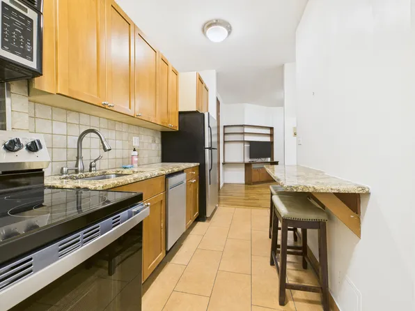 301 West 19th Street image 1 of 5