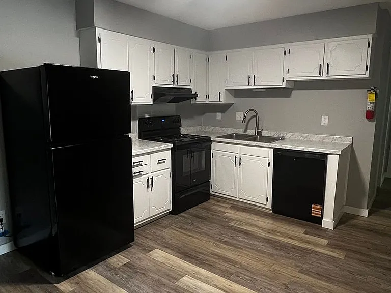 Parkway Apartments — Photo 21