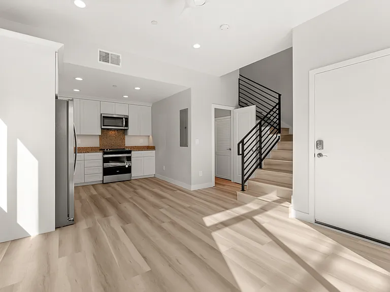 39 Lester Ave #1 — Photo 17