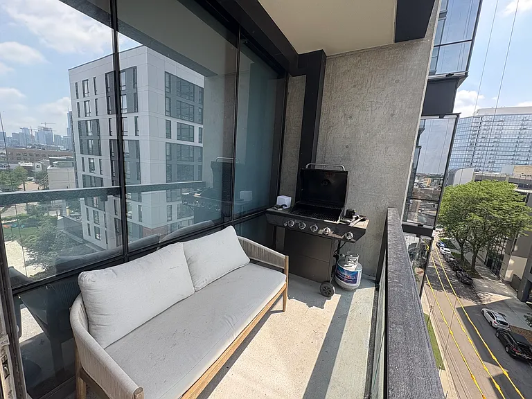 860 W Blackhawk St #601 — Photo 13