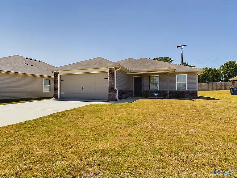 3 bed, 1317 sqft, $1,695 — Photo 1