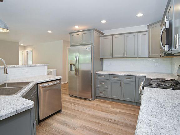 2nd image of 3229 Fairhaven Dr