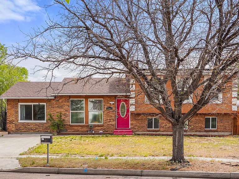 2915 Monica Dr W — Photo 2