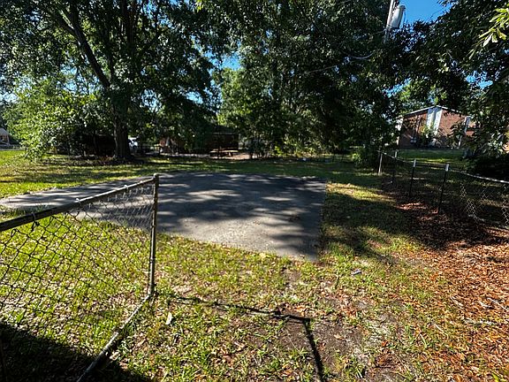 2nd image of 1416 Lenoir Dr