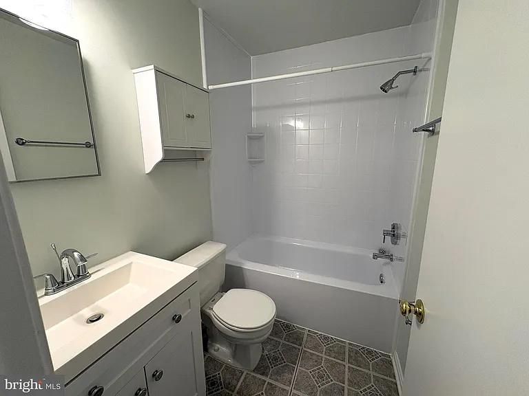 307 Charles St — Photo 20