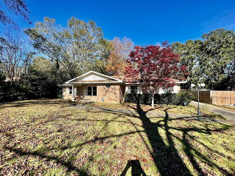 7130 Greenview Dr — Photo 1