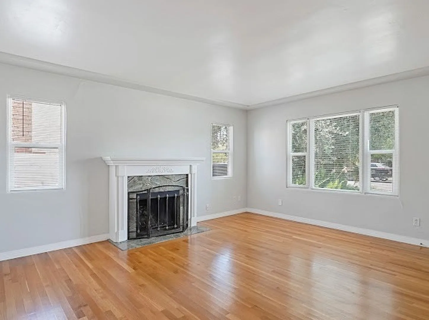 2 Wks Free! North Park 3 bd / 2 ba Home w/ Fireplace, Garage, Yard, Laundry + More! — Photo 2