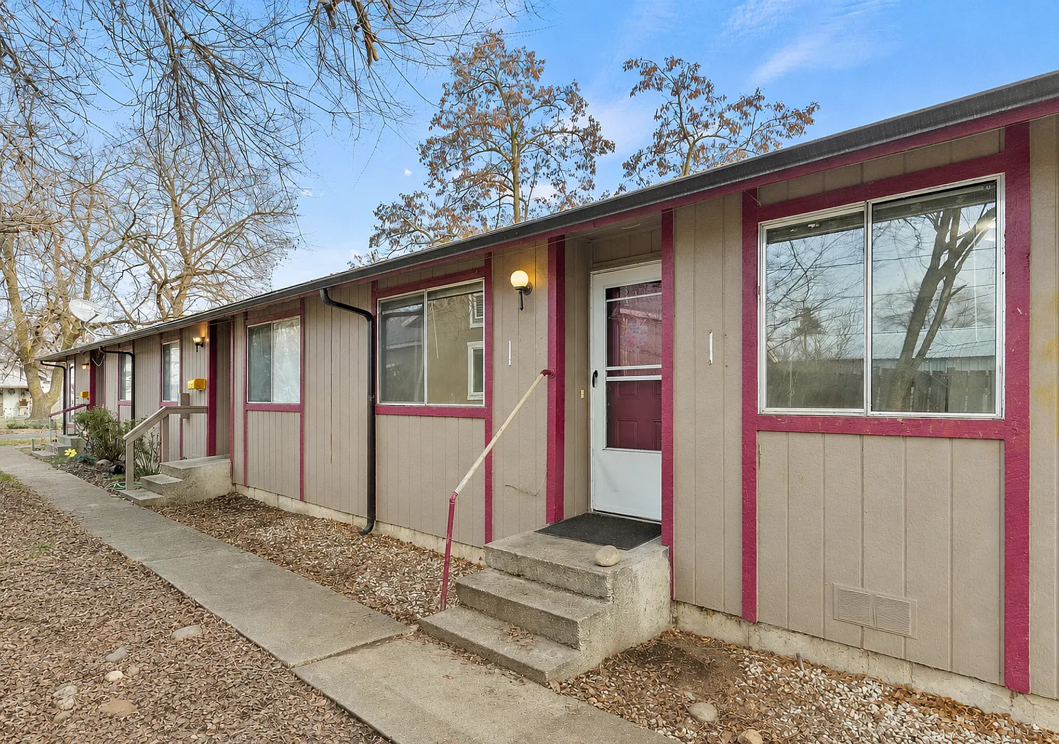 Charming Ground-Level 1 Bed with In-Unit Laundry — Photo 4