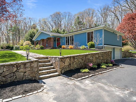 4th image of 3 Greenbrier Ct W