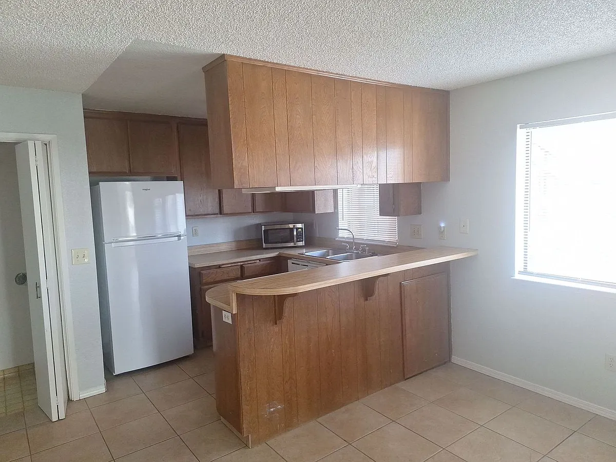 Building Photo - 4809 Hahn Ave #9