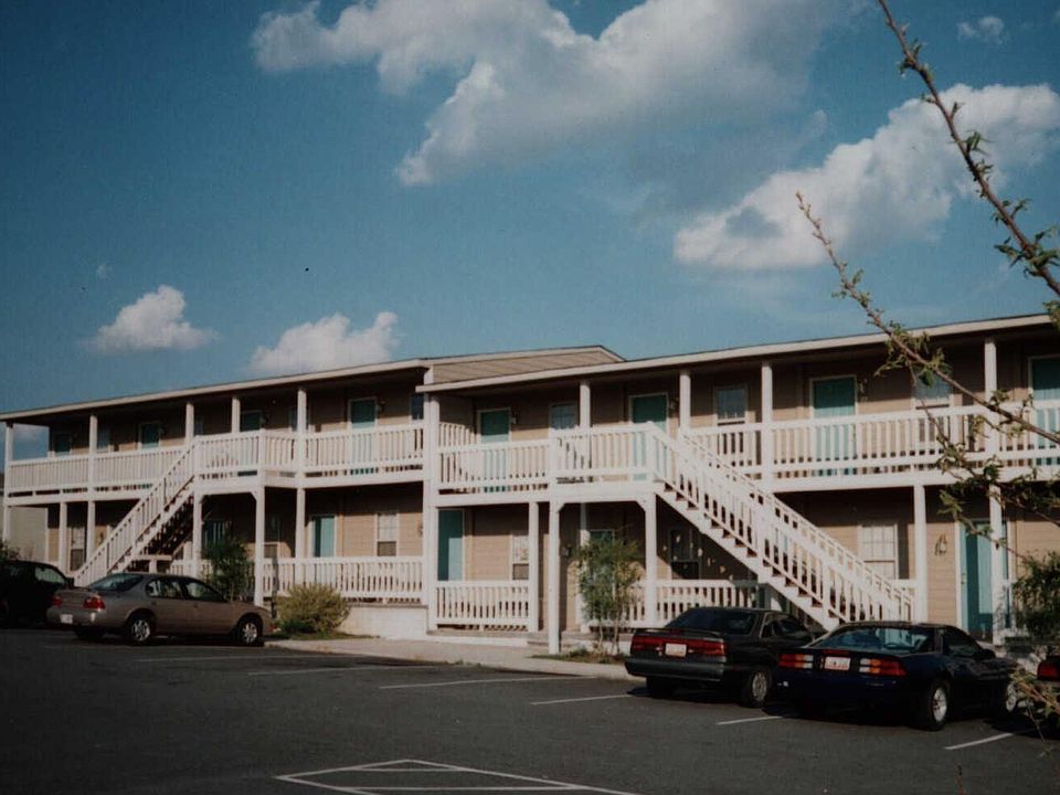 1st image of 222 Lanier Dr APT 52