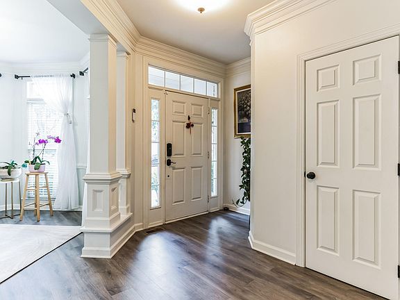 4th image of 10106 Farrcroft Dr