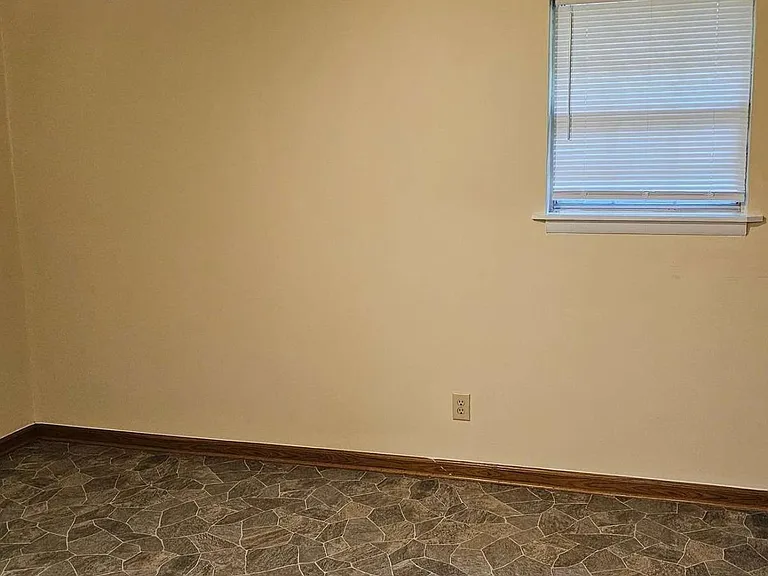 412 Vienna Cir — Photo 15