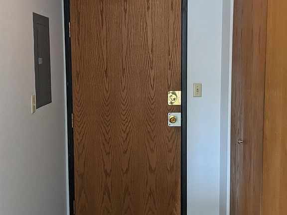 5th image of 304 10th St N #1