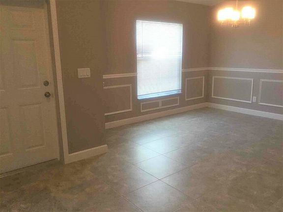 4th image of 1061 SW Du Bois Ave