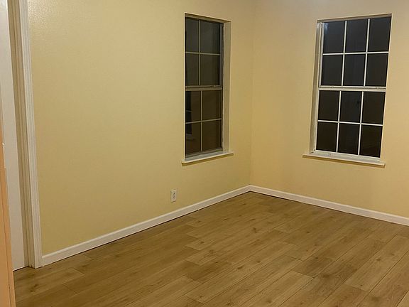 4th image of 8365 Oak St