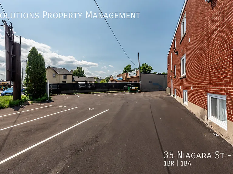 35 Niagara St #8 — Photo 10
