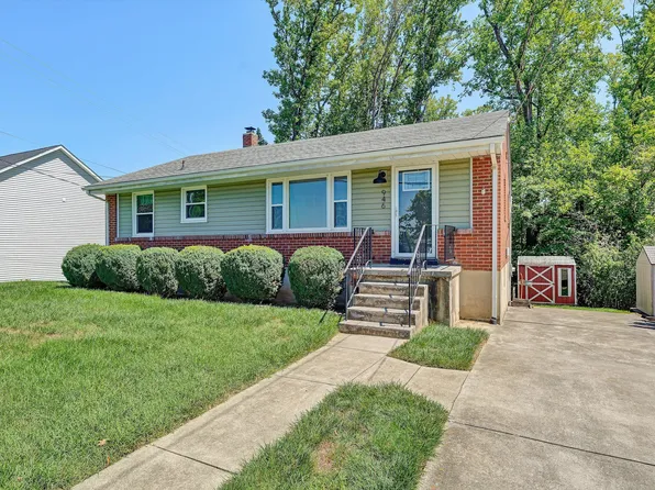 946 Red Ln, Salem, VA 24153